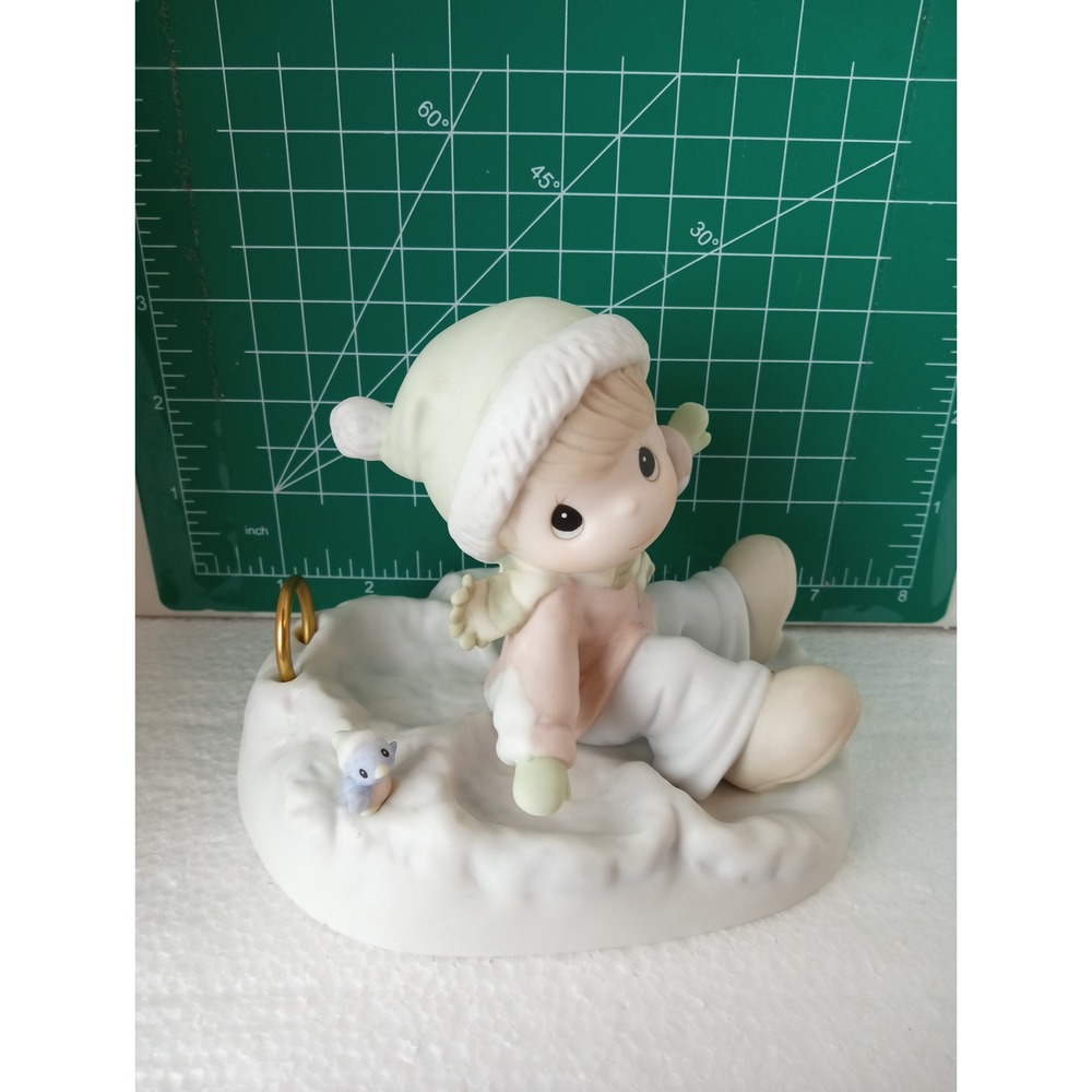 Precious Moments Angels On Earth Figurine Mask & Sledding Snow Scene 1996 - Picture 2 of 9